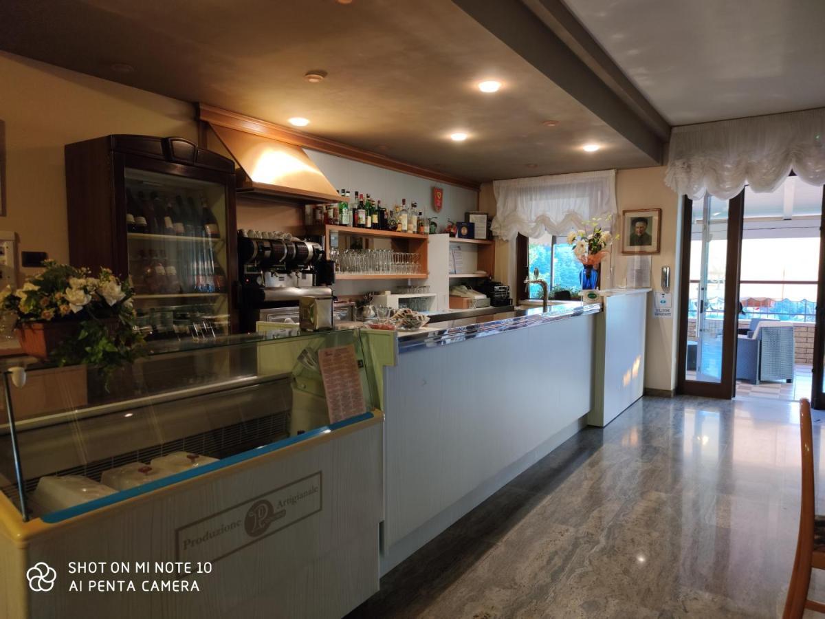 Hotel San Remo サン・ゼーノ・ディ・モンターニャ エクステリア 写真