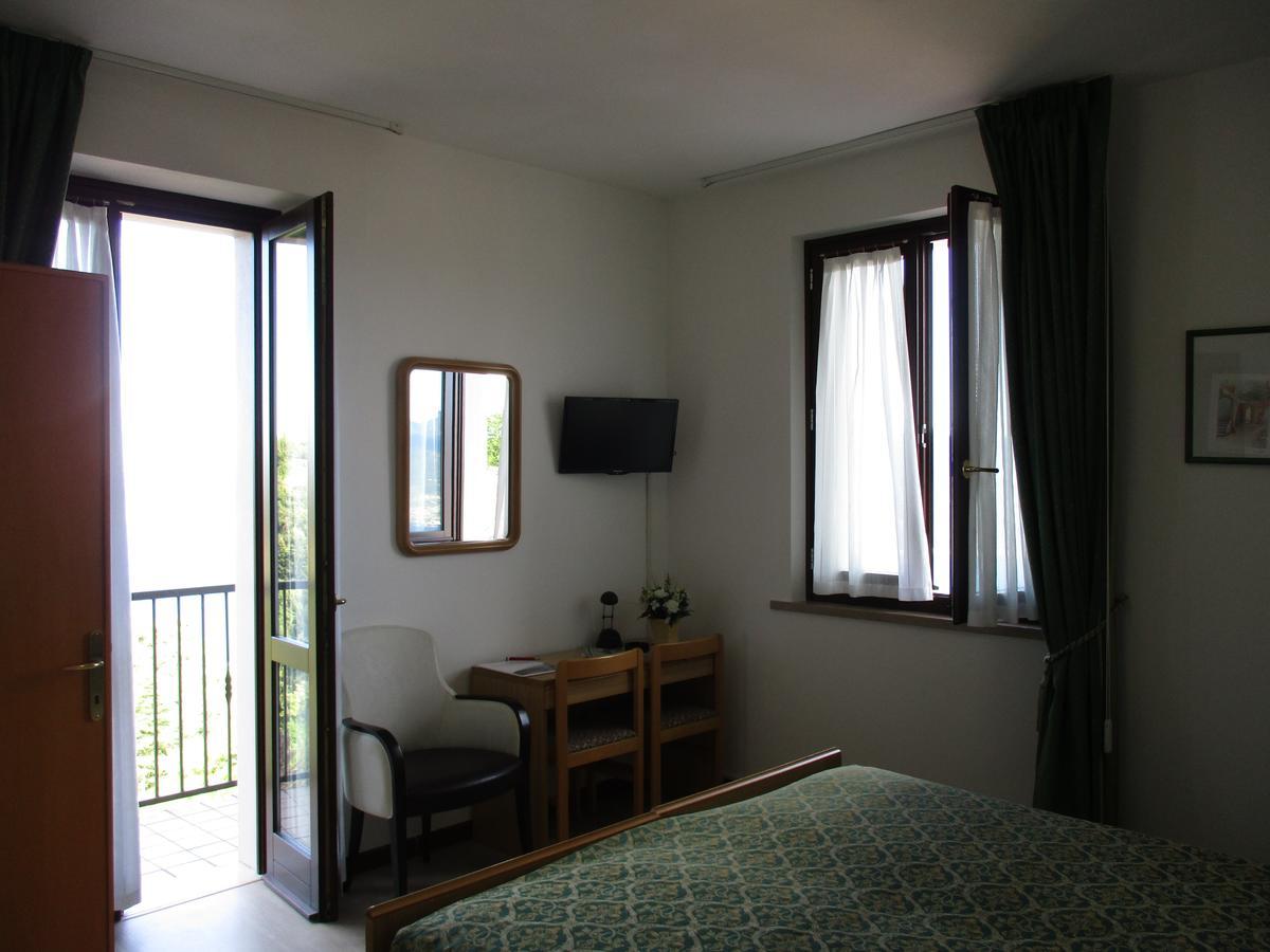 Hotel San Remo サン・ゼーノ・ディ・モンターニャ エクステリア 写真